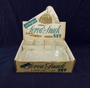 lot 118 image: Vintage 8 Piece Anchorglass Serva-Snack Set in Original Box