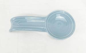 lot 37 image: Fiesta Periwinkle Blue Spoon Rest