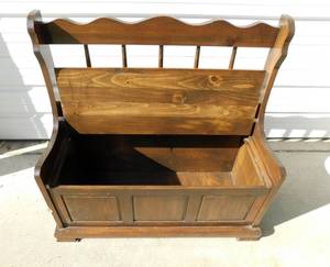 lot 7 image: Vintage Wood Storage Bench