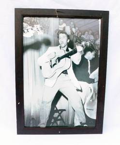 lot 122 image: Elvis Presley Framed Print