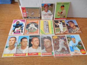 lot 52 image: (14) 50s & 60s Baseball, Football Card Vintage Lot