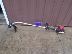 Like new Craftsman 4 cycle weed trimmer. Runs but may need carb adjustment to rev the highest. As shown.