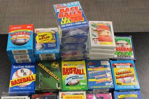 lot 103 image: Baseball Card Team Set - Small Set - Box Set Resale Lot  40 Sets