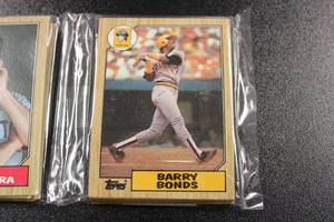 lot 105 image: 1987 Topps Baseball Rack Pack w Barry Bond Rookie Card On Front