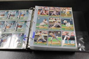 lot 128 image: 1992 Fleer Ultra Baseball Complete Set in Binder