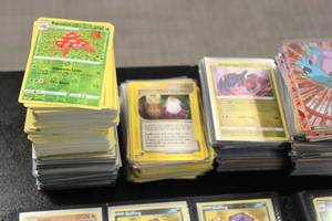 lot 143 image: Pokemon Vintage & Modern Lot  1000 Cards