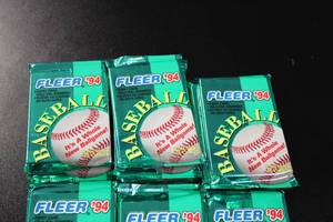 lot 287 image: 1994 Fleer Baseball Unopened Pack Lot  33 Packs