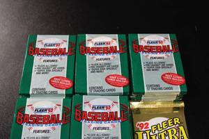 lot 288 image: 1992 Fleer Baseball Unopened Pack Lot  20 Packs w (1) Pack of 1992 Fleer Ultra