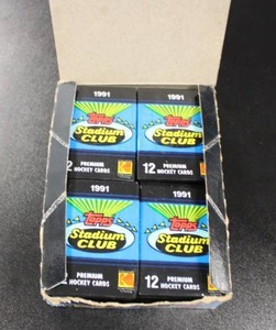 lot 295 image: 1991-92 Stadium Club Hockey Partial Box  35 Packs