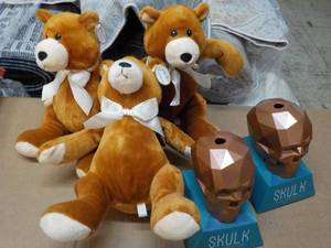 2 Skulk Games and 3 Curto Toy Bears.