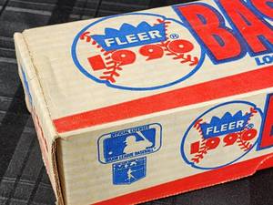 lot 392 image: Factory Sealed 1990 Fleer Baseball Card Set