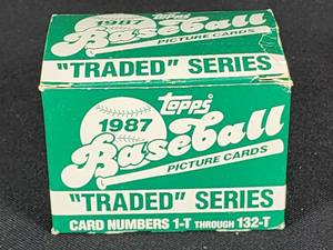 lot 448 image: 1987 Topps Traded Baseball Card Set Open Item
