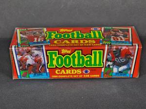 lot 443 image: 1990 Topps Football Card Set