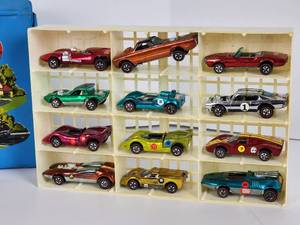 lot 51 image: Vintage (20) Assorted Hot Wheels and Vintage Case