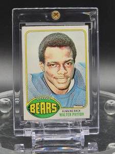 lot 18 image: 1976 Topps Football Walter Payton Rookie Card #148