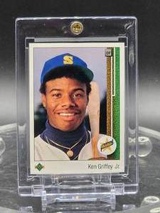 lot 114 image: 1989 Upper Deck Baseball Ken Griffey Jr Rookie Card # 1