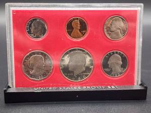 lot 67 image: Uncirculated 1980 United States Proof Coin Set