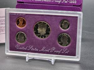 lot 179 image: Uncirculated 1992 Proof Coin Set
