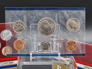 lot 44 image: 1984 Uncirculated Philadelphia and Denver Mint Sets