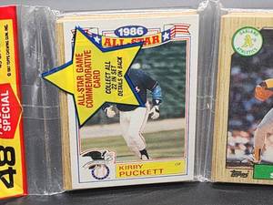 lot 95 image: 1987 Topps Baseball Mark McGwire Rookie Card #366