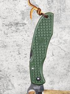 lot 123 image: Spyder Co Folding Locking Blade Knife