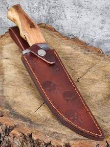 lot 72 image: Damascus Fixed Blade Hunting Knife