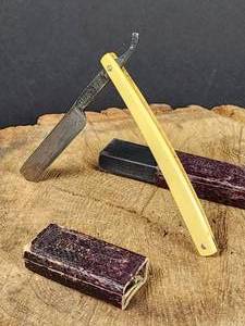 lot 32 image: Vintage Kranks Straight Edge Razor