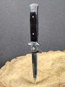 lot 174 image: Stiletto Locking Blade Knife