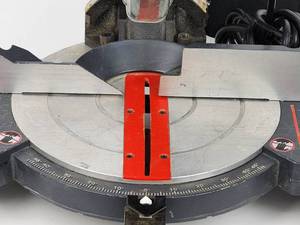 lot 101 image: Craftsman 10 Compound Miter Saw