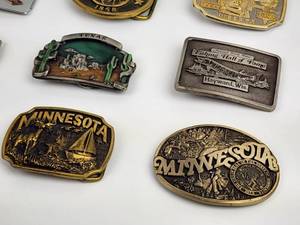 lot 320 image: Large Assortment of Collectable belt Buckles