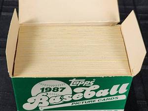 lot 460 image: 1987 Topps Traded Baseball Card Set Open Item