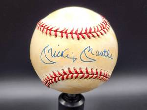 lot 7 image: New York Yankees HOF Great Mickey Mantle Autographed Baseball