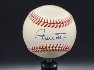 lot 9 image: San Francisco Giants HOF Great Willie Mays Autographed Baseball