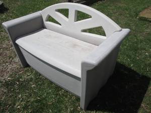 Rubbermaid Outdoor Storage Bench