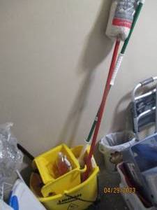 Libman industrial mop bucket