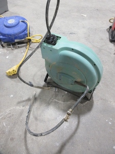 lot 240 image: GREEN PNEUMATIC AIR HOSE REEL