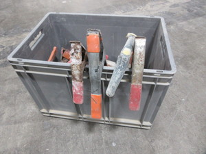 lot 243 image: LOTS AND LOTS OF LARGE  SPRING CLAMPS