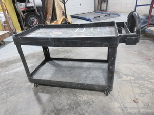 lot 247 image: GRAY RUBBERMAID UTILITY CART