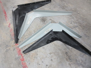 lot 258 image: COUNTERTOP SHELF BRACES