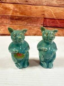 lot 1 image: Rosemeade Pottery Salt & Pepper Shakers