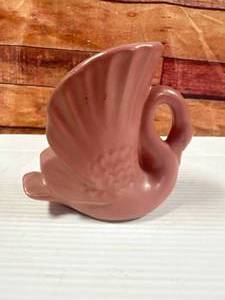 lot 3 image: Rosemeade Pottery Pink Swan