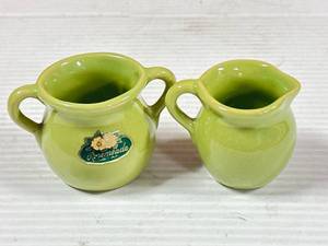 lot 5 image: Rosemeade Pottery Sugar & Creamer