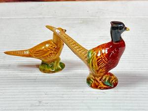 lot 11 image: Rosemeade Pottery Salt & Pepper Pheasants