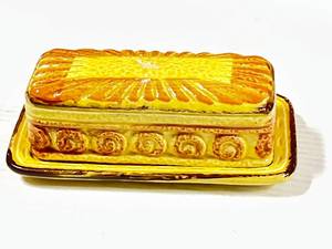 lot 19 image: Vintage Japanese Butter Dish
