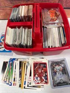 lot 24 image: Tray Full of Vintage Sports Cards