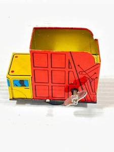 lot 38 image: Antique Japanese Wind Up Truck
