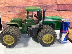 lot 49 image: John Deere 8 Wheeled Tractor