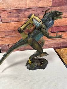 lot 60 image: Godzilla Electronic Battle Action Figure 14 Inches Tall