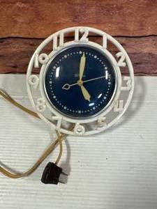 lot 69 image: Telechron Mid Century 2H21 Clock (working)