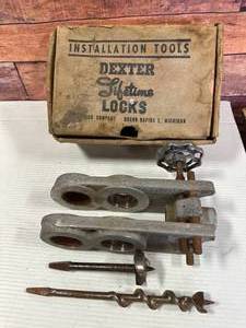 lot 74 image: Vintage Dexter Installation Tool Escuteheon Guide